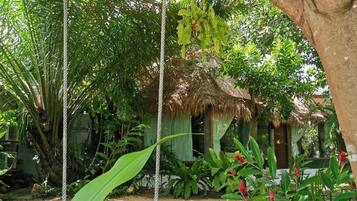 Televisi layar datar 40-inci dengan saluran TV kabel dan TV