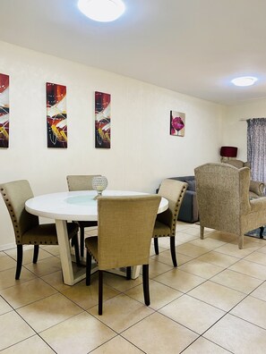 Apartamento | Opções para refeição no quarto