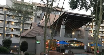 77 Grayston Apartment