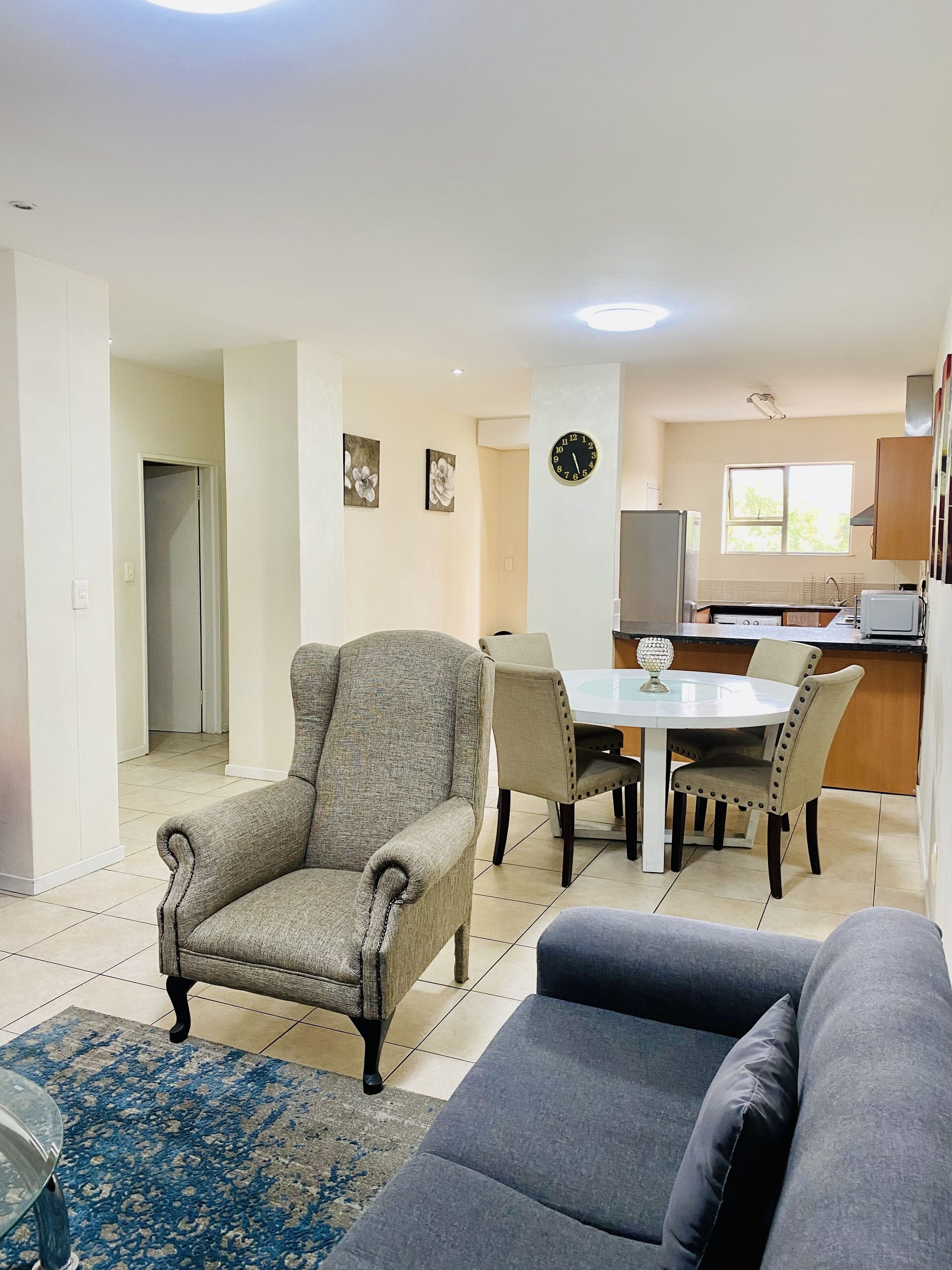 Televisión de pantalla plana, películas con cargo