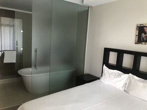 Two Bedroom Self-Catering Apartment | 2 bedrooms, in-room safe, desk, iron/ironing board