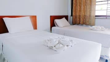 Standard Twin Room | In-room safe, desk, laptop workspace, free WiFi