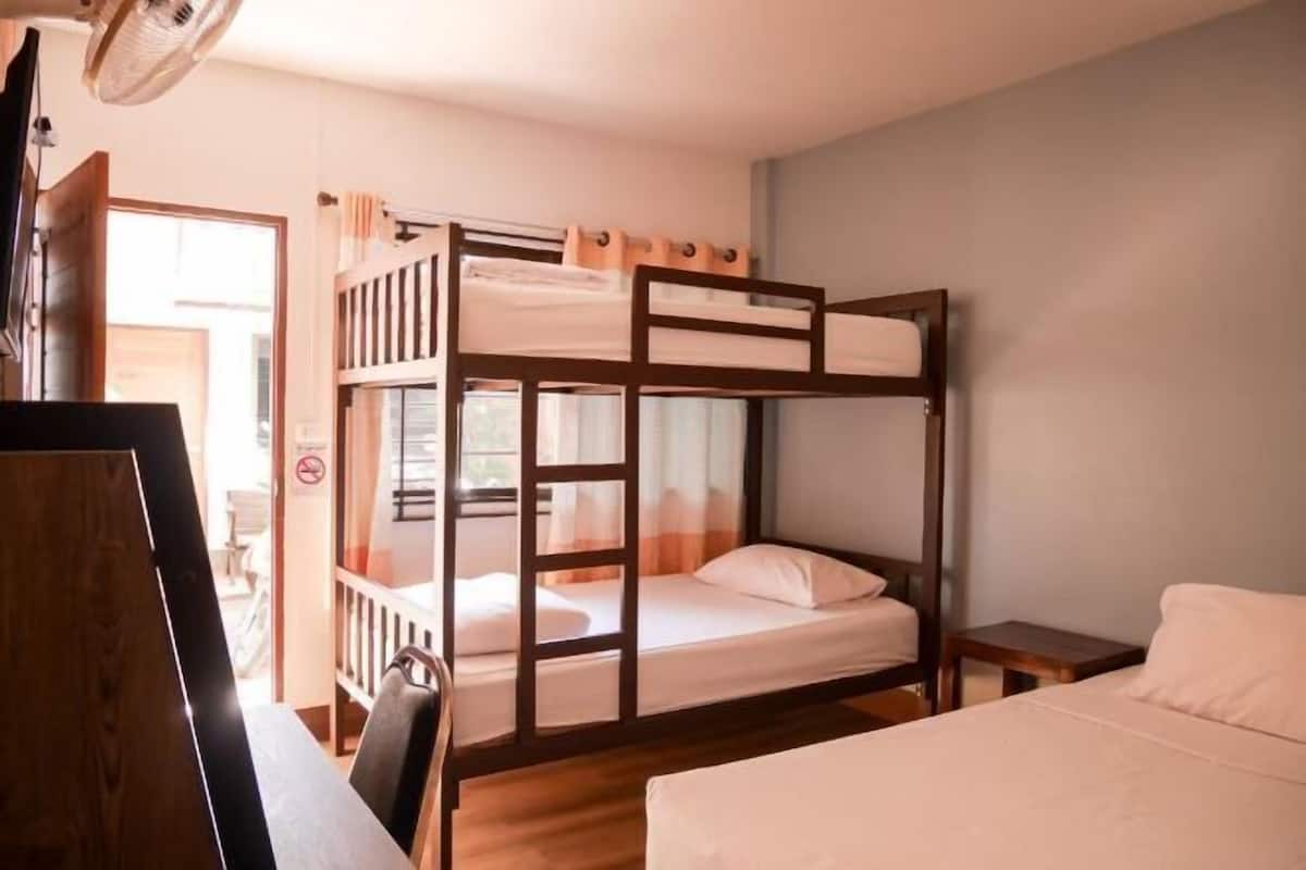 In-room safe, desk, laptop workspace, free WiFi