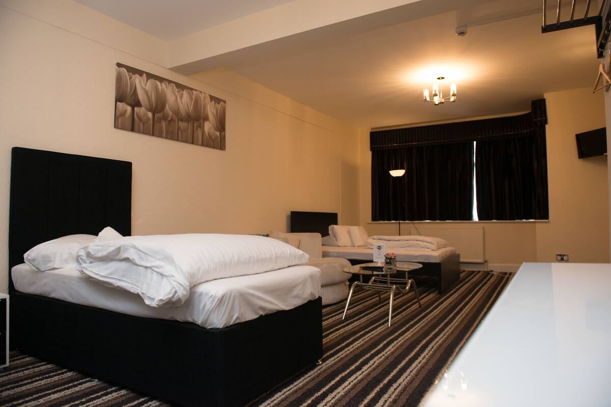 Basic Quadruple Room, Shared Bathroom