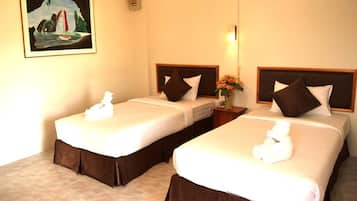 Standard Twin Room | Blackout drapes, free WiFi, bed sheets