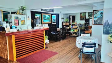 Coin salon dans le hall