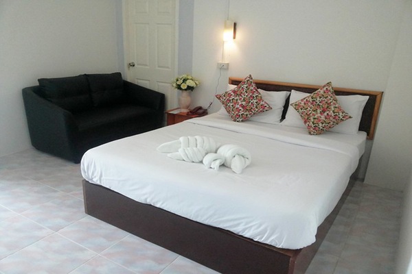 Blackout curtains, free WiFi, bed sheets