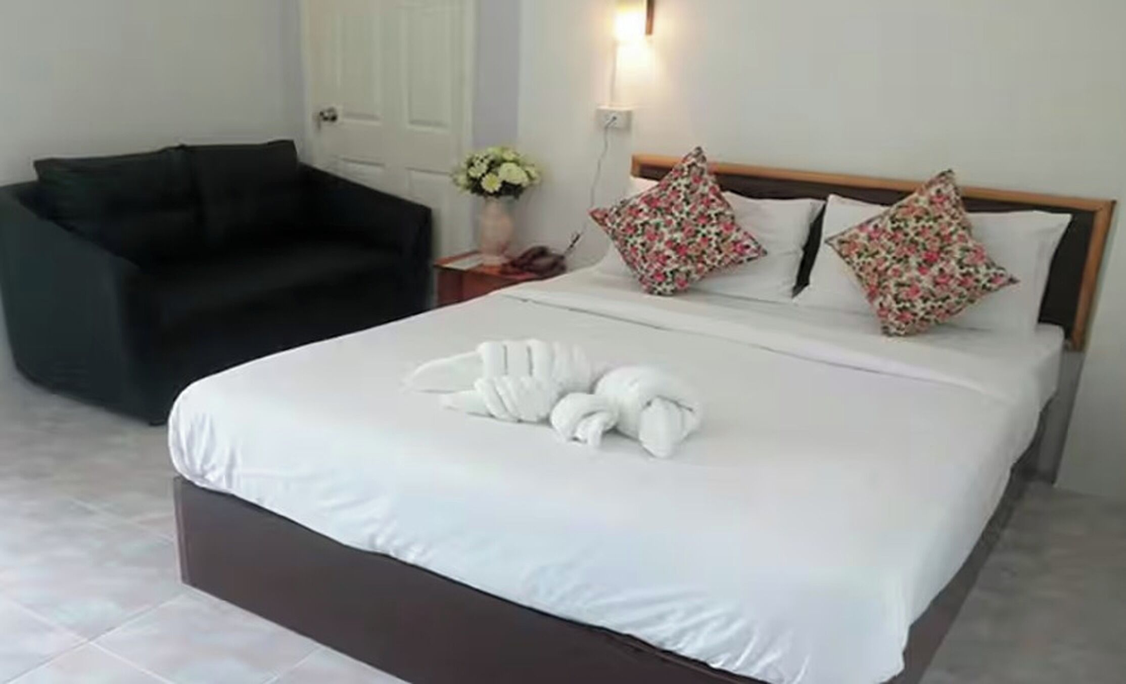 Blackout curtains, free WiFi, bed sheets