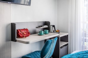 Deep-soaking bathtub, free toiletries, hair dryer, towels