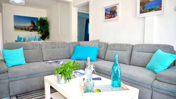 Apartment (Martinique) | Living area | Flat-screen TV