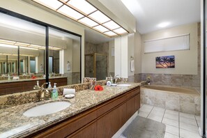 Condo, 2 habitaciones | Baño | Toallas 
