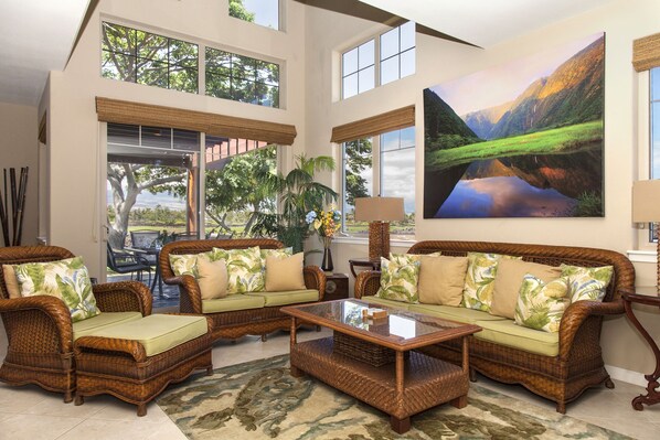 Condo, 3 Bedrooms | Living area