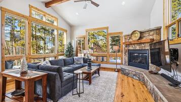 House, 4 Bedrooms | Living area | TV, DVD player