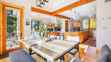 House, 4 Bedrooms | Dining