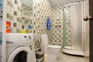 Bruser, gratis toiletartikler, hårtørrer, hjemmesko