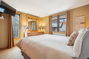 Condo, 1 Bedroom | 1 bedroom, iron/ironing board, free WiFi
