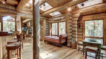 House, 6 Bedrooms | Interior