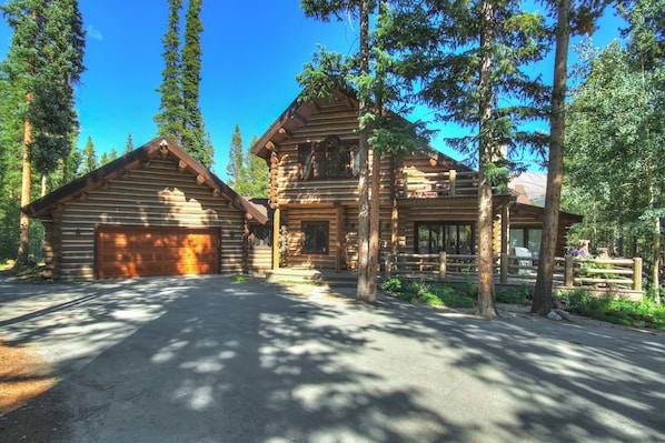 House, 6 Bedrooms | Exterior