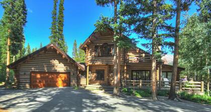 Bear Lodge 6 Bedroom Home by RedAwning
