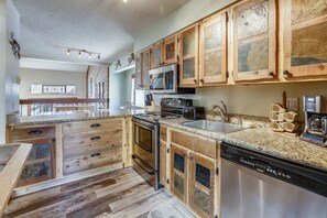 Townhome, 3 Bedrooms | Private kitchen | Full-size fridge, microwave, oven, stovetop - Rocky Mountain Multi-level Cedars 2 Townhome Steps to Lift by RedAwning (Breckenridge)