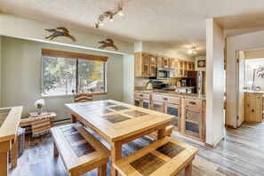 Townhome, 3 Bedrooms | Private kitchen | Full-size fridge, microwave, oven, stovetop