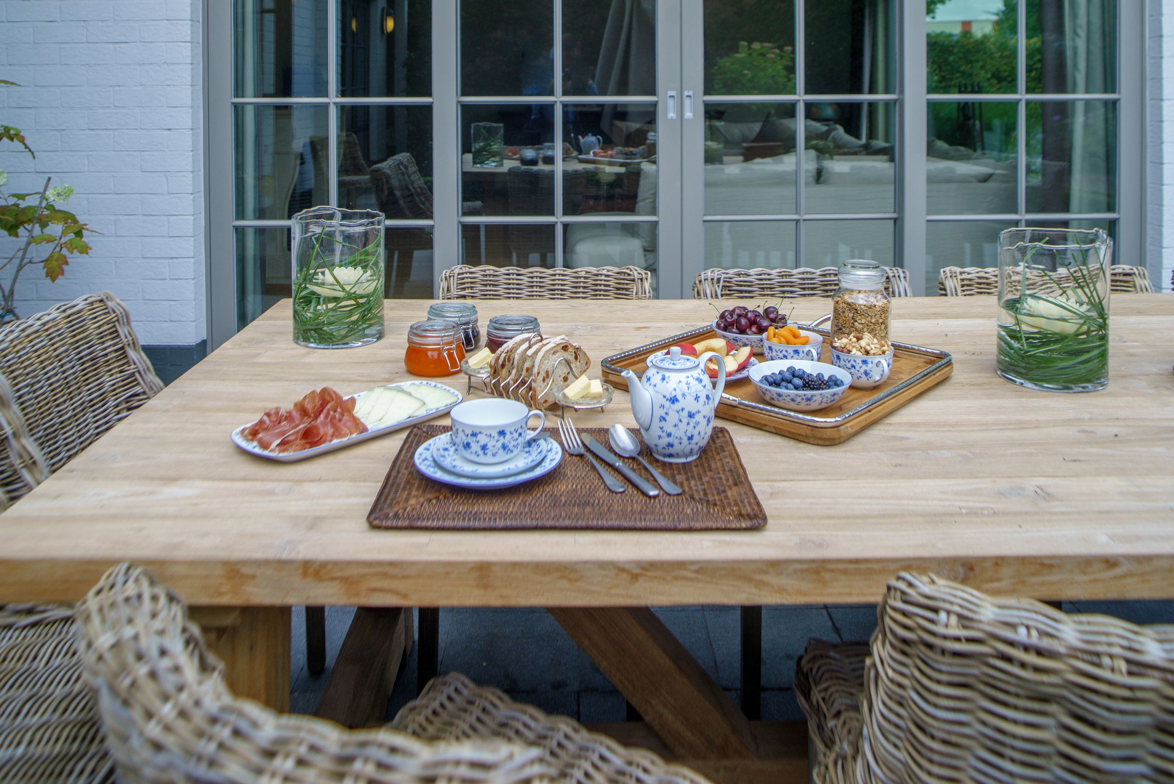 Sarapan prasmanan setiap hari (EUR 15 per orang)