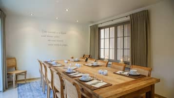 Desayuno buffet (EUR 15 por persona)