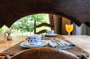 Daily buffet breakfast for a fee