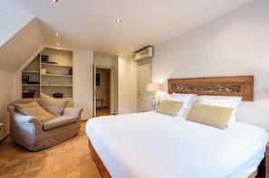 Suite familiar, 2 habitaciones, vistas al jardín | Ropa de cama de alta calidad y minibar