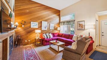 Townhome, 2 Bedrooms | Interior