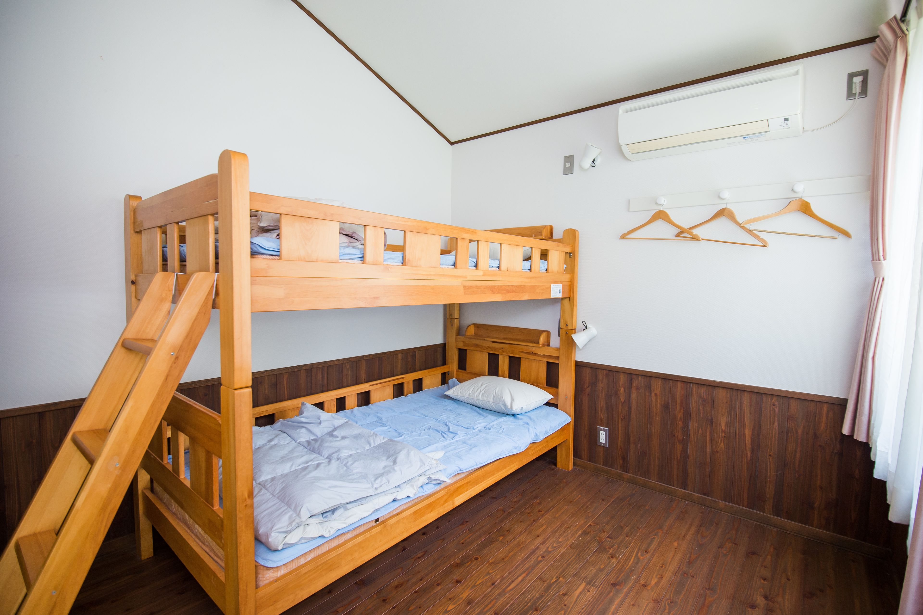 Camas plegables/adicionales y ropa de cama 