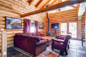 Living area - Snowshoe  4 Bedroom Home by RedAwning (Breckenridge)