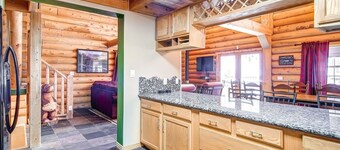 Snowshoe  4 Bedroom Home by RedAwning