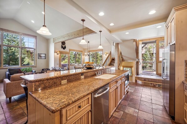 Townhome, 4 Bedrooms | Private kitchen | Full-size fridge, microwave, oven, stovetop