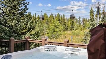 Townhome, 4 Bedrooms | Outdoor spa tub