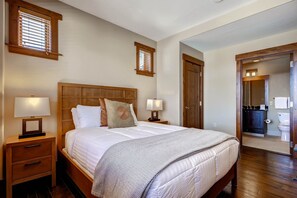 Condo, 3 Bedrooms | 3 bedrooms, bed sheets