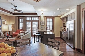 Condo, 3 Bedrooms | Living room | TV, DVD player