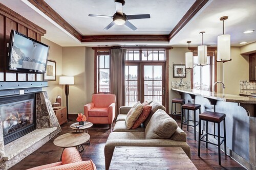 One Ski Hill Place 8308 3 Bedroom Condo by RedAwning