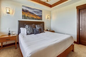 Condo, 2 Bedrooms | 3 bedrooms, bed sheets