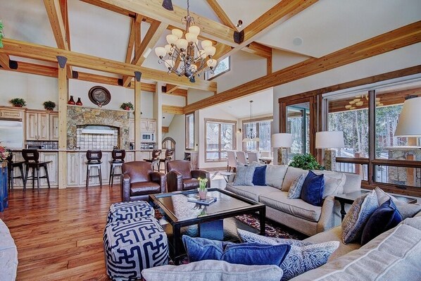 Maison, 5 chambres | Coin séjour | Lecteur de DVD