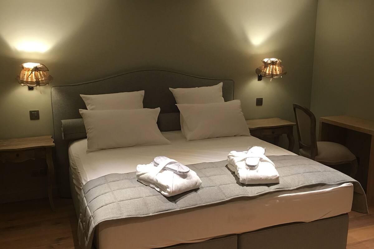 Deluxe Double Room | Premium bedding, minibar, in-room safe, desk