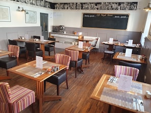 Free cooked-to-order breakfast on weekends 