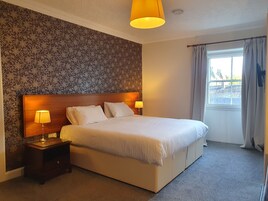 Standard Double Room, 1 Double Bed | Premium bedding, individually decorated, individually furnished, desk