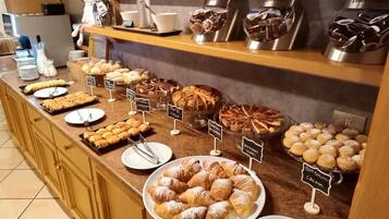 Free daily buffet breakfast