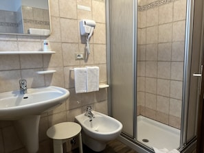 Shower, free toiletries, hair dryer, bidet
