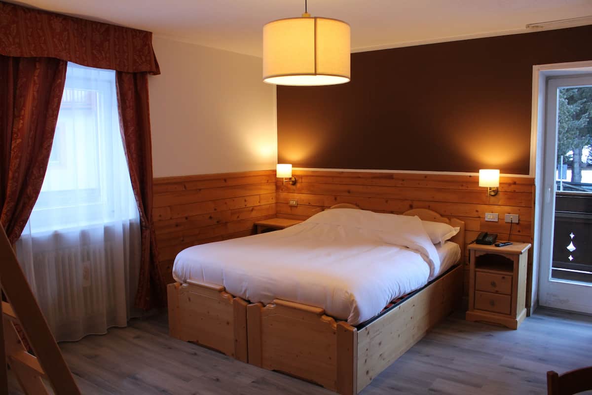 Classic Quadruple Room | Down comforters, in-room safe, desk, soundproofing