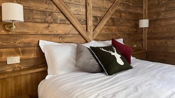Down duvets, in-room safe, desk, soundproofing