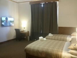 Quarto triplo, 1 quarto | Roupas de cama premium, ferros/tábuas de passar roupa, roupa de cama