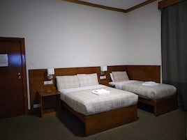 Quarto triplo, 1 quarto | Roupas de cama premium, ferros/tábuas de passar roupa, roupa de cama