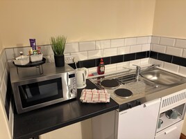 Estudio, 1 cama doble | Cocina privada | Cafetera o tetera